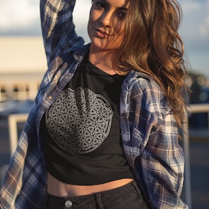 Flower of Life Crop Top Womens Sacred Geometry Shirt Summer Shirt Spiritual Crystal Grid Meditation Shirt Psychedelic Art Cropped Tee Shirt