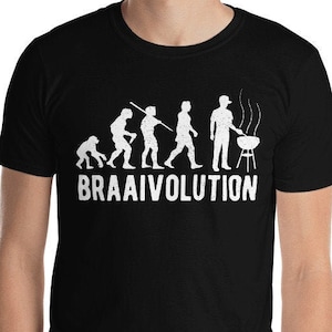 May include: A black t-shirt with a white graphic of the evolution of man, ending with a man grilling. The text "BRAAIVOLUTION" is below the graphic.