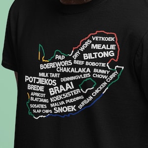 South Africa Food Map T-Shirt Lekker Braai | Potjiekos Boerewors Sosaties Biltong Koeksister And More Yummy Food | Nou Gaan Ons Braai