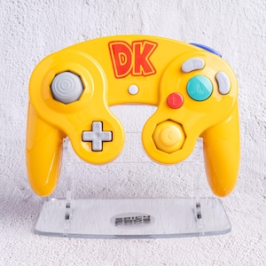 Donkey Kong - Mando de GameCube pintado a medida con kit de modificación inalámbrica 8BitDo instalado