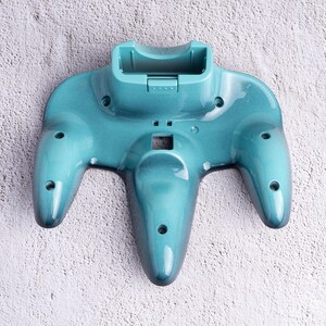 "Nur die untere Schale ""Smaragdgrün (glänzend)"" für Nintendo 64 Controller."
