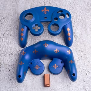 Fleur de Lys - Custom Painted GameCube Controller Shells