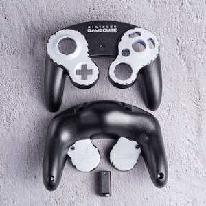Monocromo - Carcasas de control de GameCube pintadas a medida
