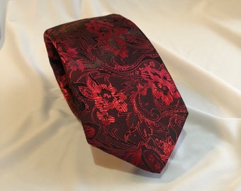 Men’s Necktie in Red Paisley Floral | Skinny Tie | Classic Tie | Wide Tie | Necktie and Pocket Square Set | Handmade Necktie