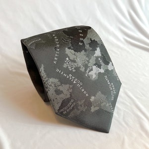 Corbata Atlas Acero / Corbata Mapa Gris Acero / Corbata Flaca / Corbata Clásica / Corbata Ancha / Conjunto de Corbata y Pañuelo / Hecho a Mano