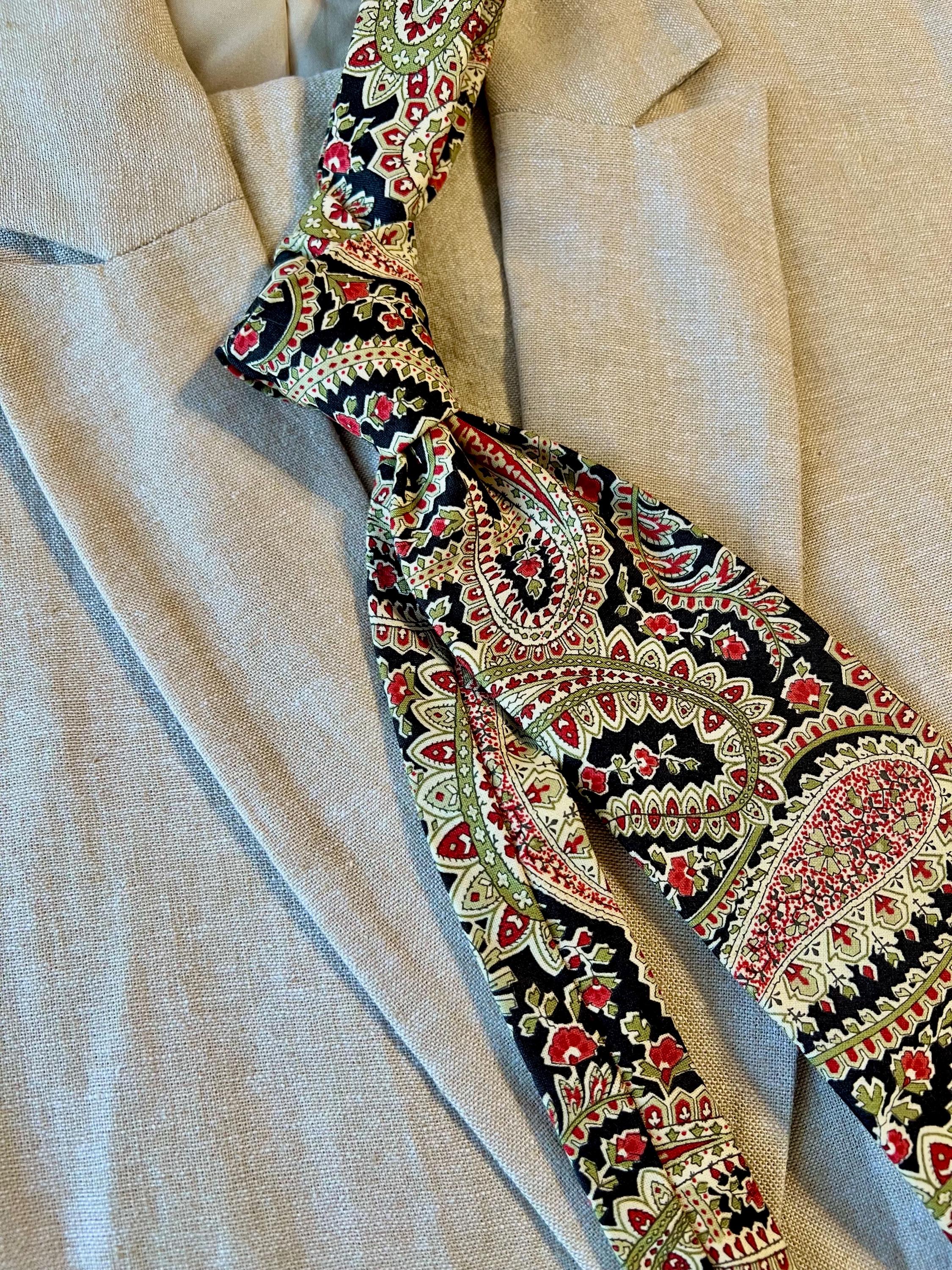 5 LEFT | Men’s Necktie in Vintage Paisley Cotton | Red and Green Paisley Tie | Skinny Tie | Wide Tie |Necktie and Pocket Square Set |Custom