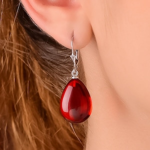 Rode barnsteenoorbellen, barnsteenoorbellen voor vrouwen, barnsteensteensieraden, barnsteensieraden, robijnrode barnsteenoorbellen