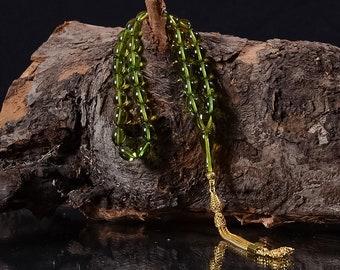 Rosario in ambra verde caraibica con nappa in argento sterling placcato oro e 33 grani.