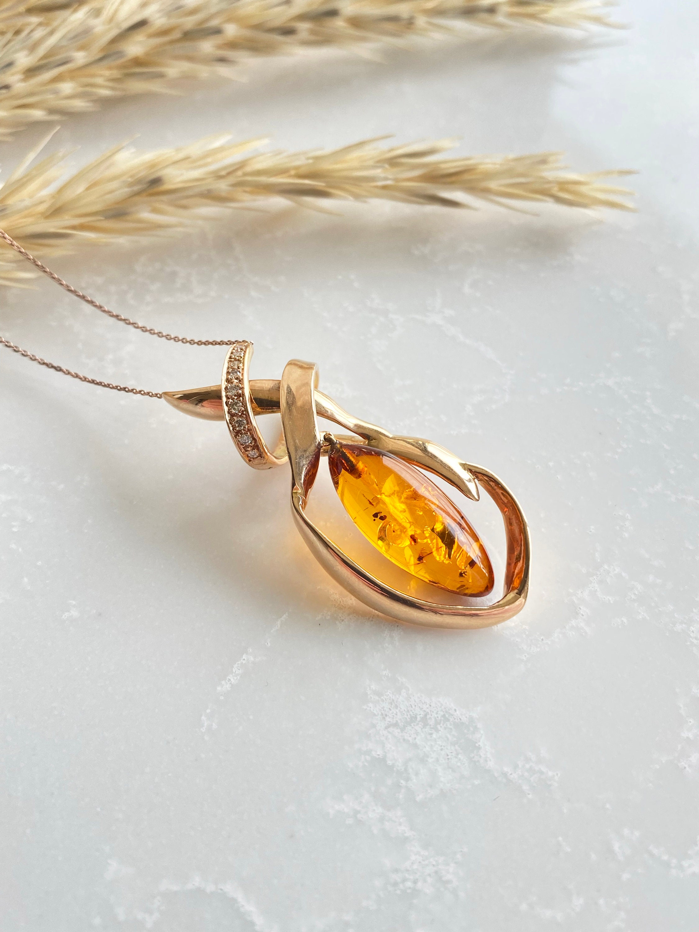 ネックレス・ペンダント amber necklace 14K Gold Amber Necklace With Embedded Diamond (with 14k Gold Chain