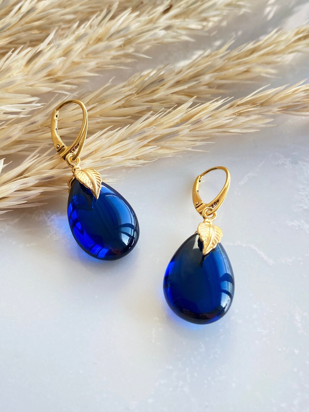 Orecchini A Goccia In Ambra Blu Fatti A Mano, Pendenti Lunghi In Vero Ambra Del Baltico Con Chiusura In Argento Placcato Oro, Gioielli Artigianali Unici Per Donna, Eleganza Naturale E Leggera