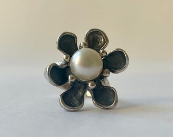 Sterling Silver Flower Ring,Pearl Ring,Designer Pearl Ring,June Birthstone Ring,For Her,Unusual Silver Ring,Oxidized Ring.