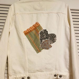 Levi’s Denim Trucker Jacket Levi Upcycled Denim Heart Patchwork & Lace Appliqué One of a Kind Sustainable Fashion Slow Fashion For Her