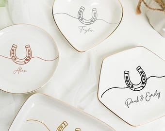 Porta-anéis personalizado em formato de ferradura, porta-joias da sorte para casais, presente para amantes de cavalos, bandeja para bijuterias com nome personalizado, amuleto da sorte