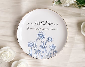 Mother’s Day Ring Dish, Daisy Flower Jewelry Dish For Mom, Custom Mom And Children Names Trinket Dish, Ceramic Ring Holder For Best Mom