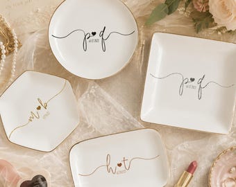 Plato para anillos de boda personalizado, plato minimalista con inicial en forma de corazón y fecha, plato para joyas personalizado para novia, soporte para anillos de compromiso.