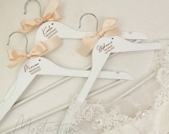 Personalisierte Braut Hochzeit Kleiderbügel, Hochzeitskleid Kleiderbügel, gravierte Name Kleiderbügel, Braut Hochzeit Kleiderbügel, Trauzeugin Kleiderbügel