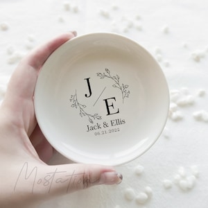 Wedding Ring Dish for Bridal Shower Gift, Custom Name Engagement Jewelry Dish, Initial Trinket Dish, Bride Gift _MSP
