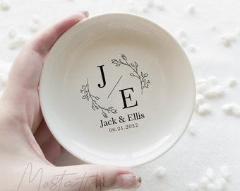 Wedding Ring Dish for Bridal Shower Gift, Custom Name Engagement Jewelry Dish, Initial Trinket Dish, Bride Gift _MSP