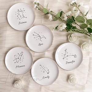 Spersonalizowana tacka na biżuterię zodiakalną, minimalistyczny uchwyt na pierścionki, tacka na drobiazgi z konstelacją, astrologiczny prezent świąteczny dla entuzjastów znaków zodiaku