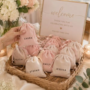 名入れジュエリーポーチ、カスタムネーム入り巾着袋、結婚式ゲストギフト、ブライダルシャワーギフト、パーティーギフト、女性へのギフト