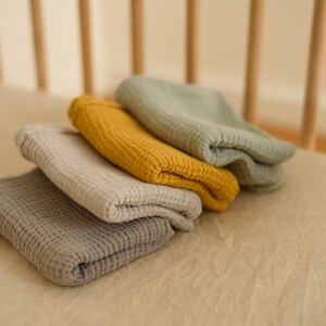 Set of 4 60x60 cm Muslin cloths, 4 colors, Mint, Mustard, Light gray, Gray, Gift for baby, Baby shower gift image 3
