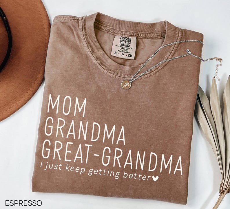 Comfort Colors® Mom Grandma Great-Grandma Shirt, Pregnancy Announcement Gift For Grandma Shirt, Mother's Day Gift For Great Grandma Shirt bild 5