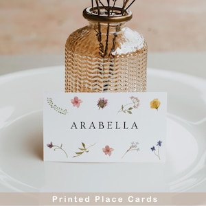 marque-places pliés fleurs sauvages, thème de mariage fleurs sauvages, marque-places avec fleurs, exemple de marque-place