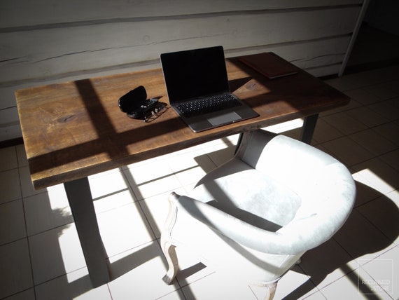 Escritorio de oficina de madera con patas de metal trapezoidal, escritorio  de madera recuperada, escritorio de muebles recuperados, escritorio  industrial, madera vieja -  México