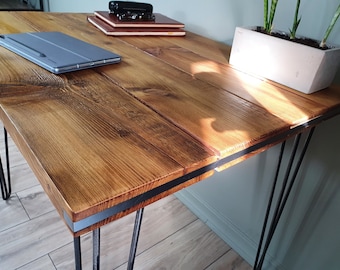 Old Wood Desk Table with Hairpin Legs and IRON BAR on the Edge for Home Office, Reclaimed rustic wood industrial desk, Holzschreibtisch
