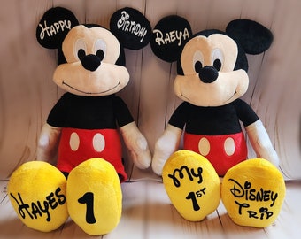 Peluche Mickey personnalisée, 1er voyage disney, anniversaire mickey mouse, anniversaire disney, fête d'anniversaire mickey, mickey personnalisé, cadeau mickey mouse