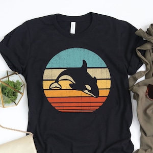 Orca Sunset Shirt / Orca Shirt / Orca Whale Gift / Gift for Orca Lover / Orcas Design / Retro Vintage / Orca Print Art / Tank Top / Hoodie