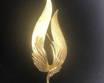 Corocraft brooch pin leaf design gold tone