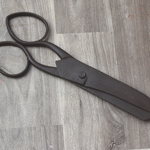 Vintage Old Collectible Handcrafted Iron Tailor Scissor Tool fattoria fienile Decor 9.5"