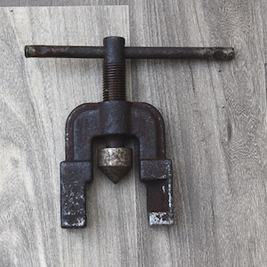 Vintage Used Cast Iron Blacksmith Woodworking Carpentry Vise Tools Vice