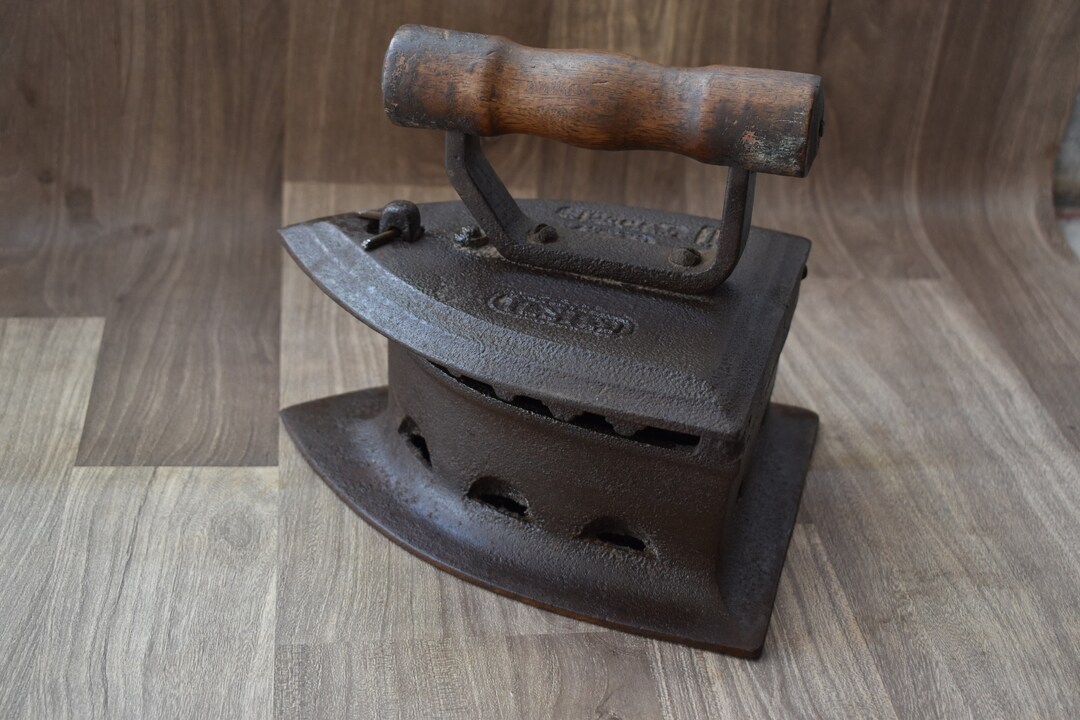 Vintage Old Wooden Handle Cast Iron Coal Ironing Clothe Press