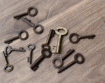 Vintage Metal Used Collectible Various Assorted Keys Pad Lock Key lot of 16 pcs