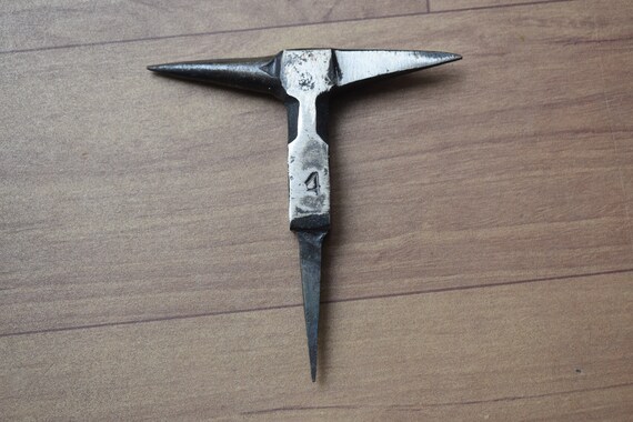 Vintage Iron anvil jewelers Blacksmith Tool Vintage farm decor Tool 3.80 oz