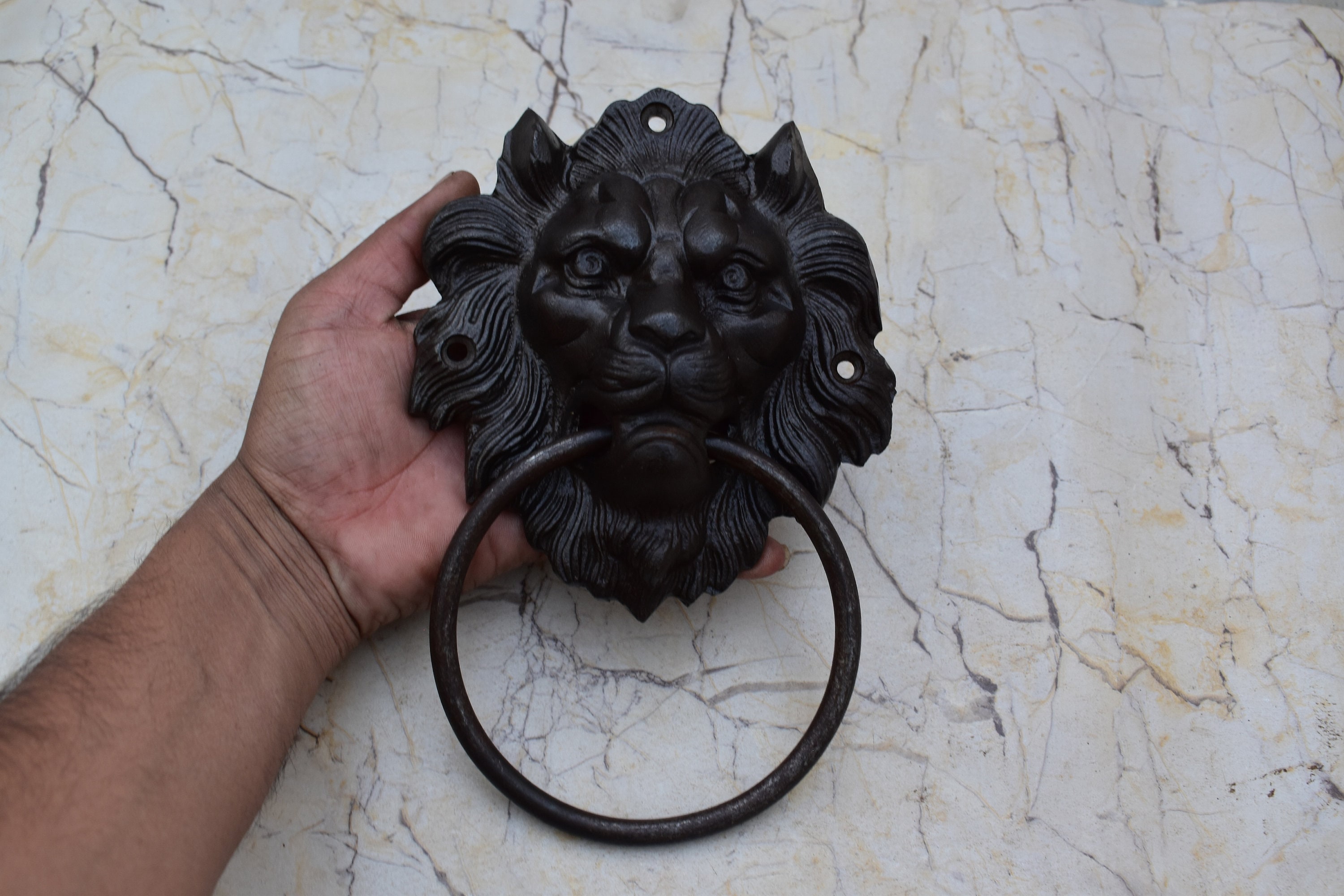 セール商品が満載 Cast iron lion - Etsy 日本 アクセサリー