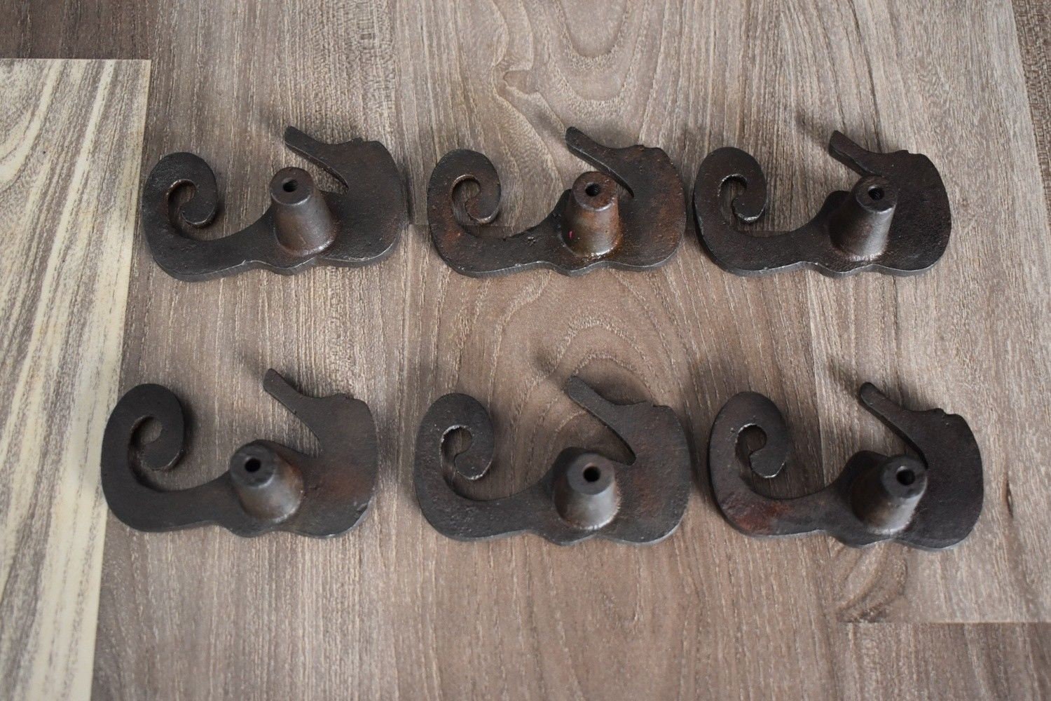 ヴィンテージ鋳鉄タツノオトシゴの素朴なノブ引き出しキャビネットプル