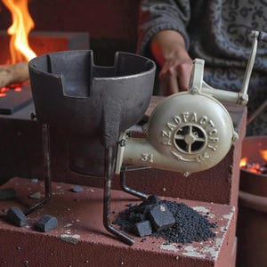 Horno de forja de estilo vintage con soplador de mano, tipo pedal, herrero