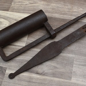 Old Collectible Handmade Blacksmith Iron Large Barrel Pad Lock with Key Working