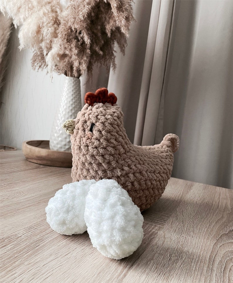 Hen and her eggs, crochet hen, pullet, casserole, decorative hen image 2