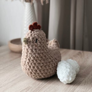 Hen and her eggs, crochet hen, pullet, casserole, decorative hen image 3