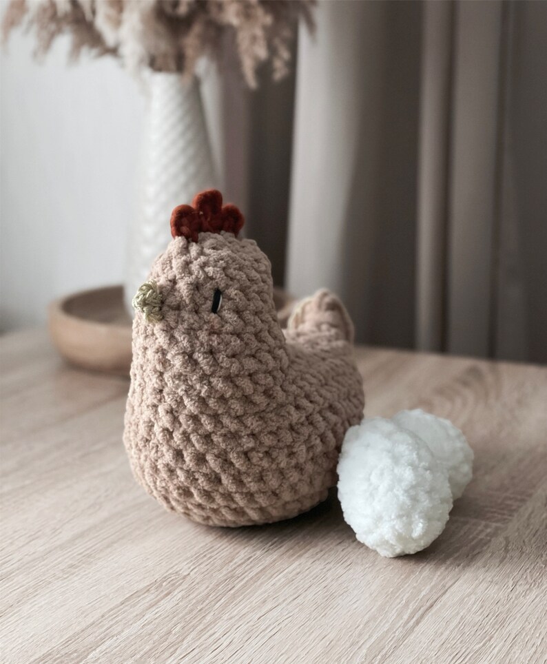 Hen and her eggs, crochet hen, pullet, casserole, decorative hen image 3