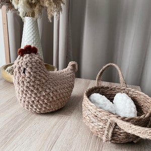 Hen and her eggs, crochet hen, pullet, casserole, decorative hen image 4