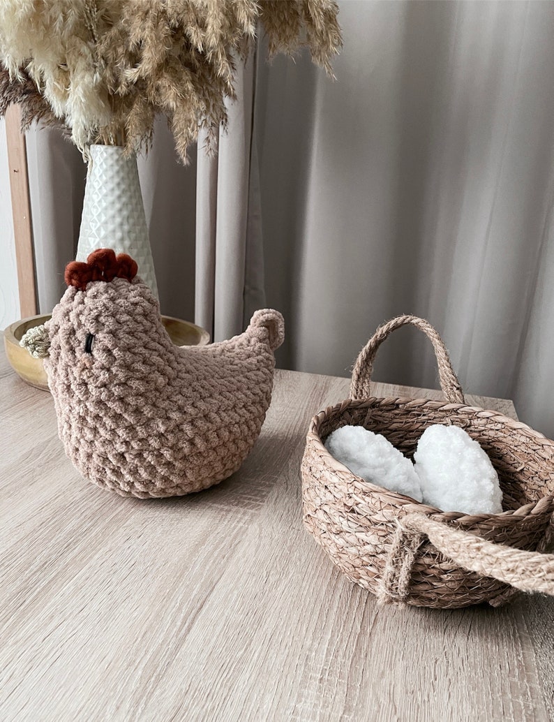 Hen and her eggs, crochet hen, pullet, casserole, decorative hen image 4