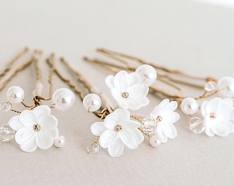 Pearl Gold hair pins Small white flowers