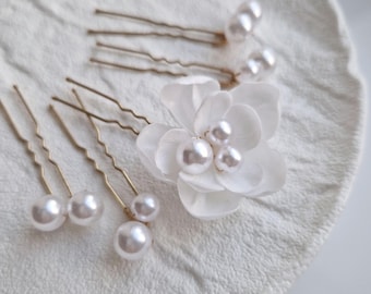 Pearl bridal hair pins, White Flower hair pins, Wedding floral accessories
