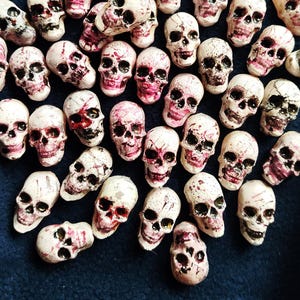 Mini Skulls Bulk 50 piece, 1 Inch Tiny Skull Decor, Hand painted Skull, Miniature Skulls for creepy art, Skeleton Decor, Gothic skull decor