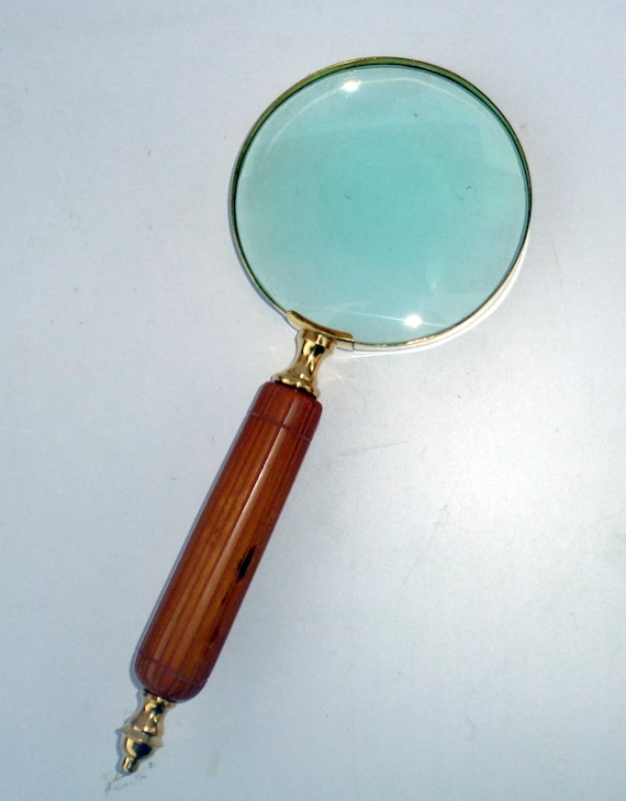VINTAGE TABLE TOP BRASS MAGNIFYING GLASS WOOD BASE DESKTOP MAGNIFIER CHAINNER